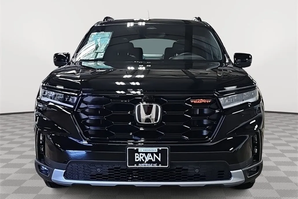 2025 Honda Pilot TrailSport photo 1