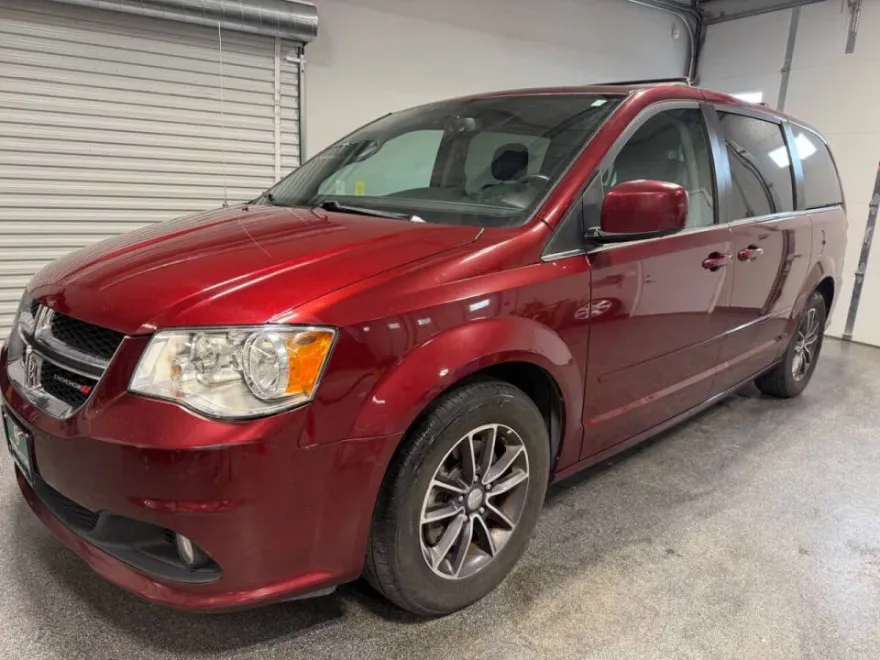 2017 Dodge Grand Caravan SXT photo 1