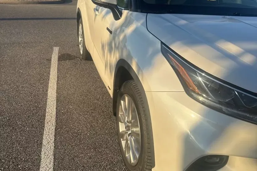 2021 Toyota Highlander Hybrid Limited photo 1