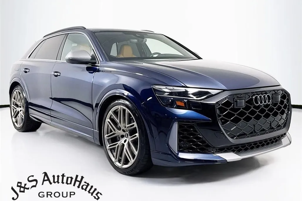 2025 Audi RS Q8 photo 1