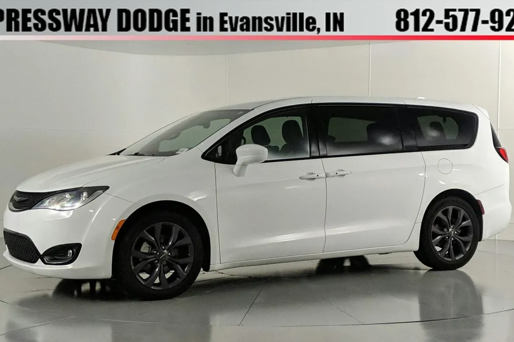 2018 Chrysler Pacifica Touring Plus photo 1