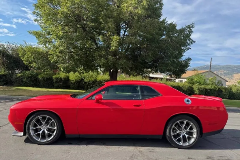 2022 Dodge Challenger GT photo 1