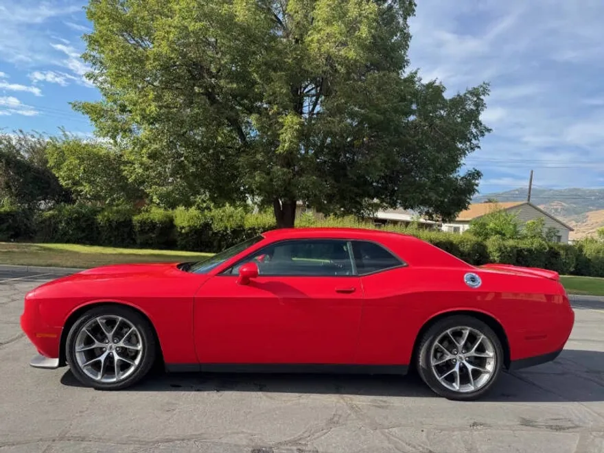 2022 Dodge Challenger GT photo 1