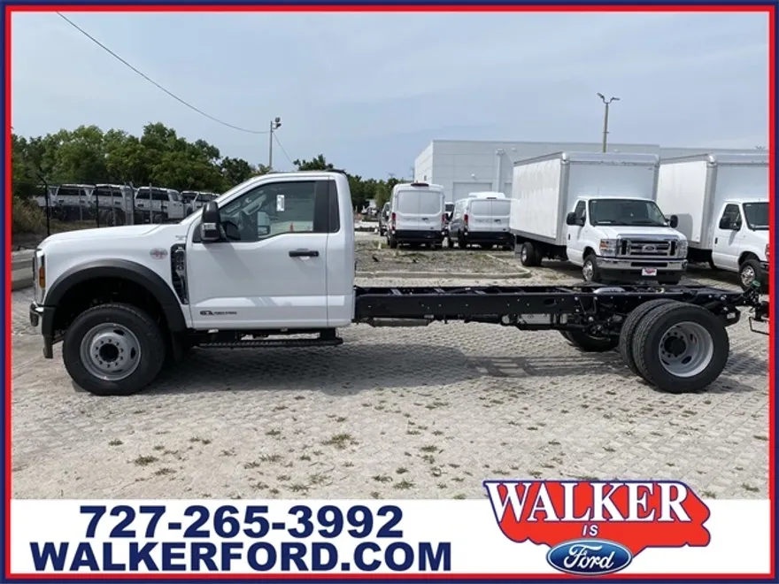 2025 Ford F-600 photo 1