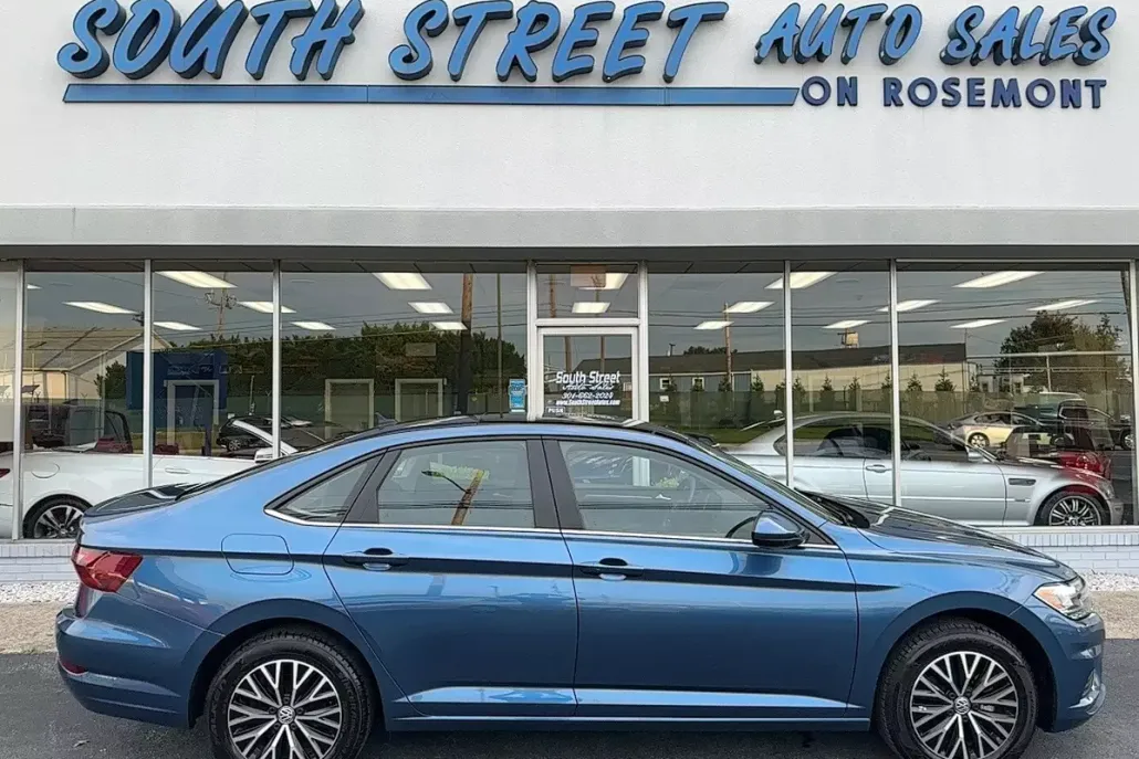2021 Volkswagen Jetta SE R-Line photo 1