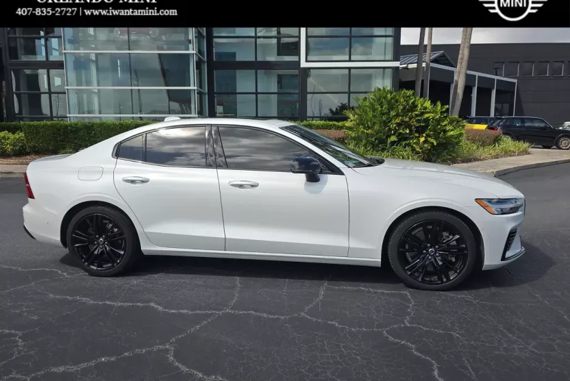 2024 Volvo S60 Recharge T8 Ultimate Black Edition photo 1