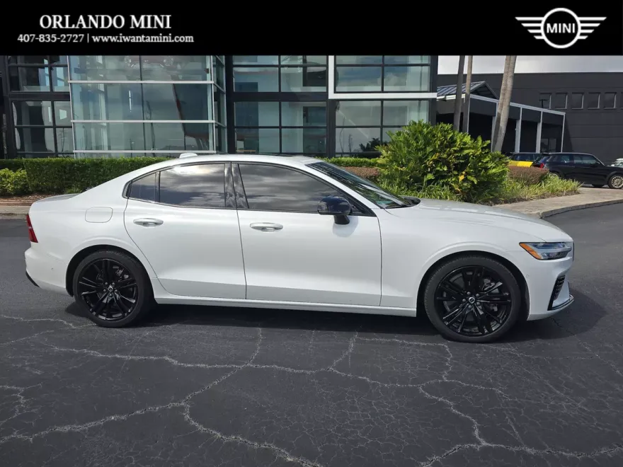 2024 Volvo S60 Recharge T8 Ultimate Black Edition photo 1