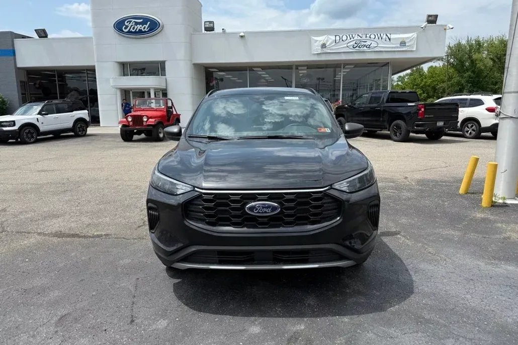 2025 Ford Escape ST-Line photo 1