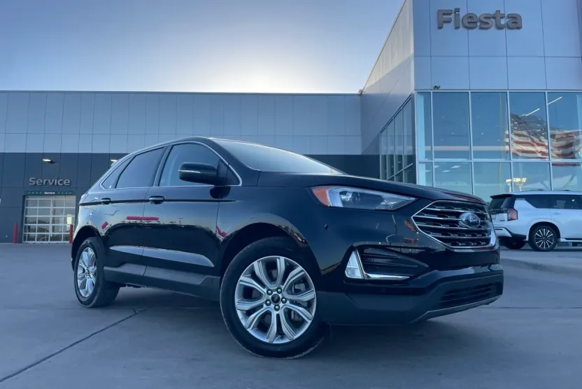 2024 Ford Edge Titanium photo 1