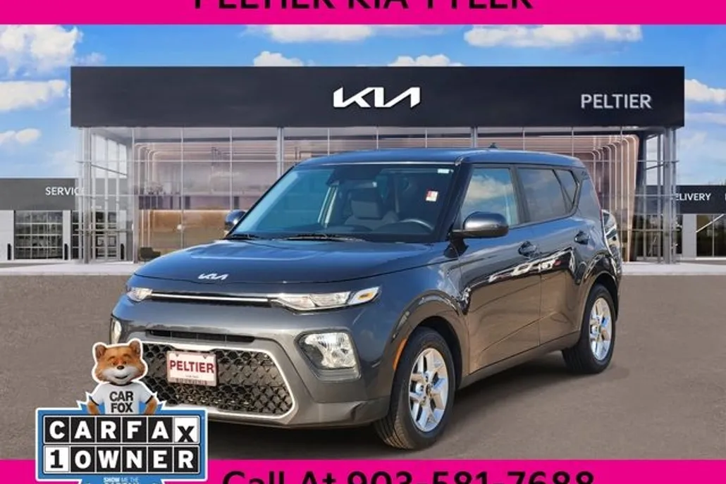 2022 Kia Soul LX photo 1