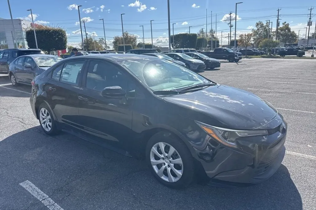 2025 Toyota Corolla LE photo 1