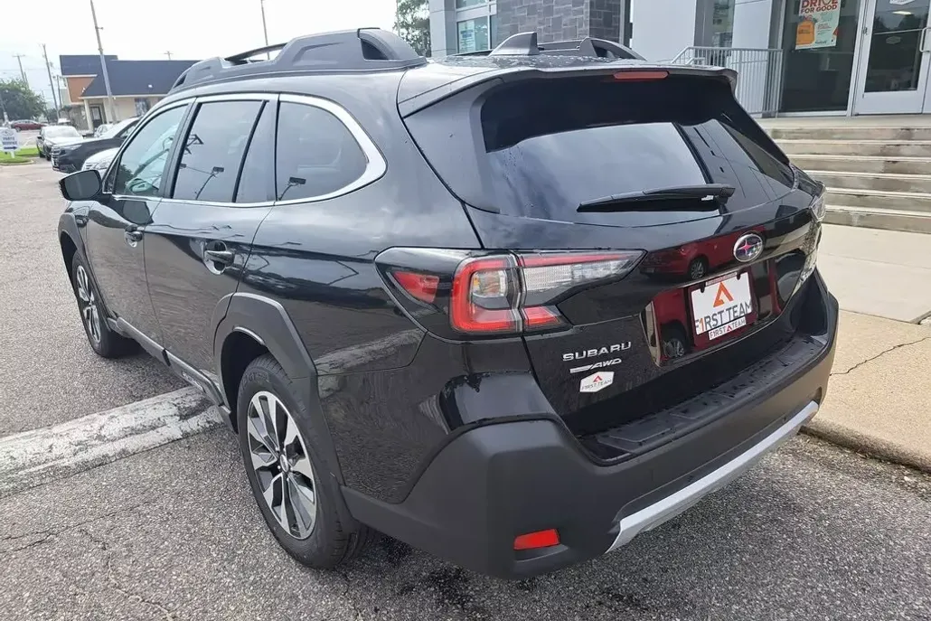 2025 Subaru Outback Limited photo 1