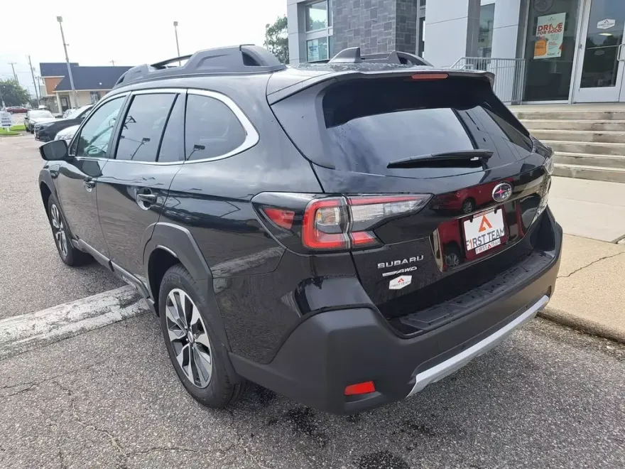 2025 Subaru Outback Limited photo 1