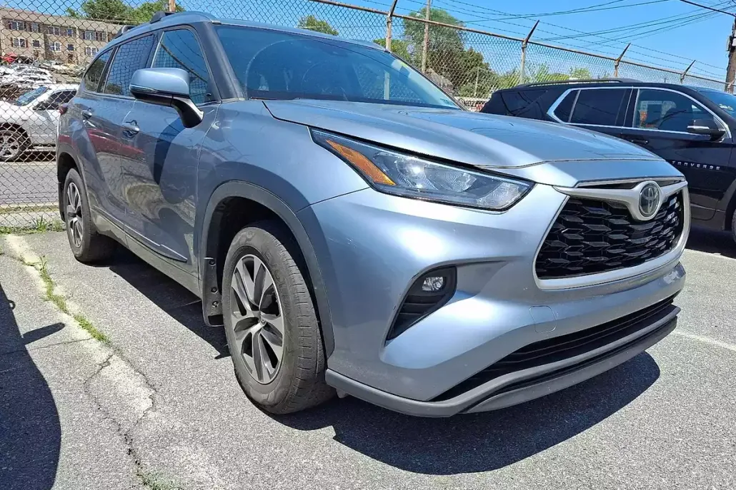 2020 Toyota Highlander XLE photo 1