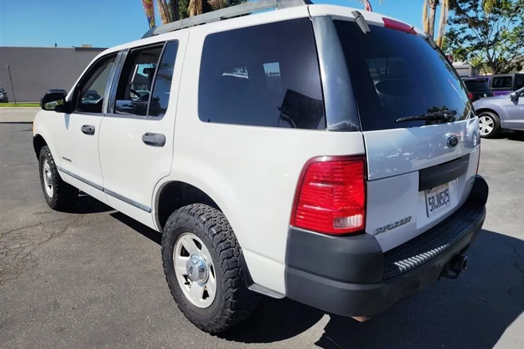 2005 Ford Explorer XLS photo 1