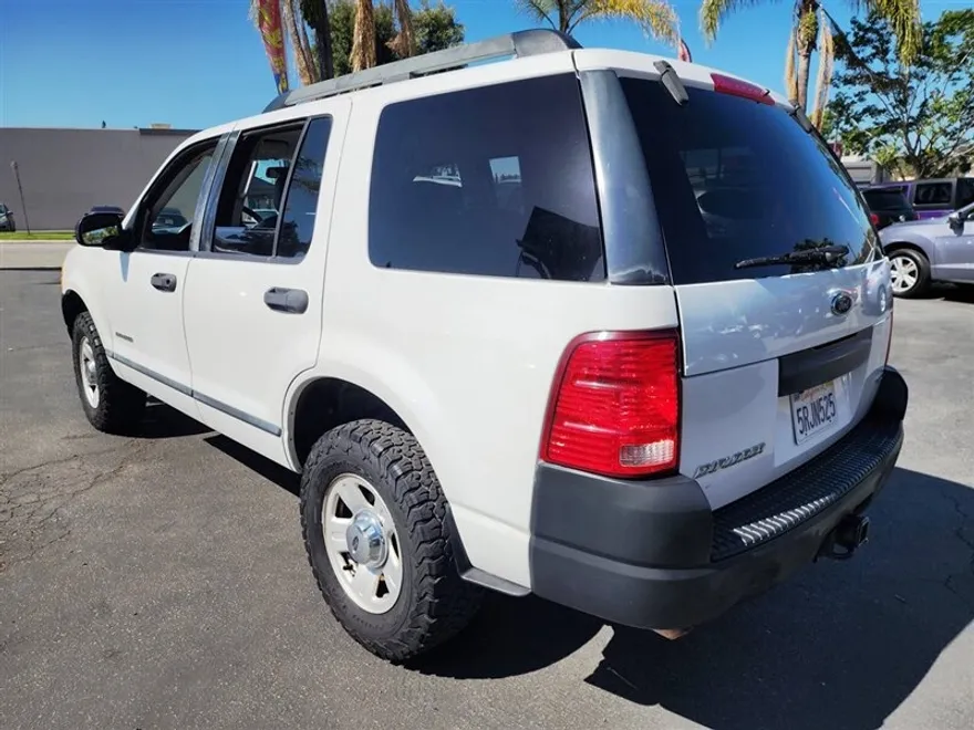 2005 Ford Explorer XLS photo 1
