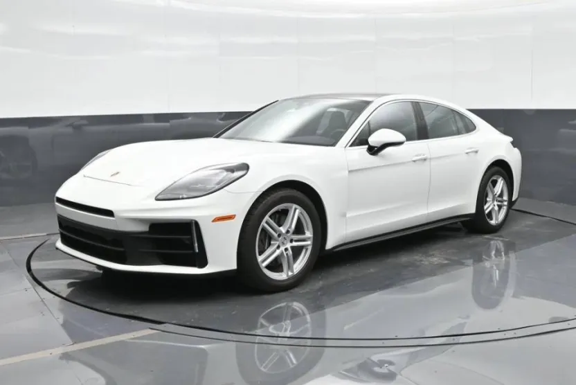 2024 Porsche Panamera photo 1
