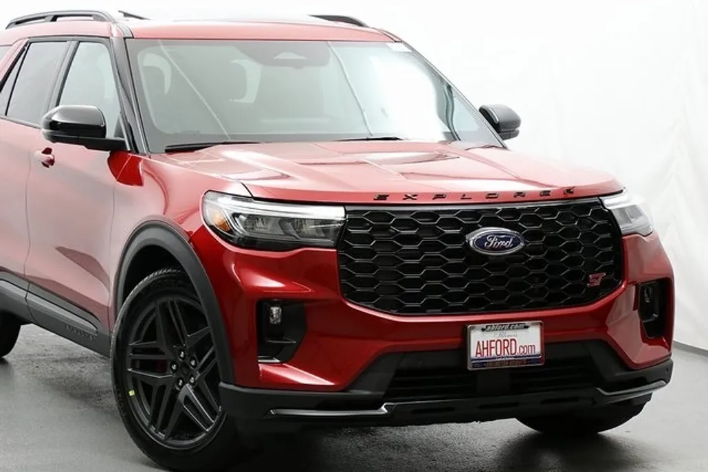 2025 Ford Explorer ST photo 1