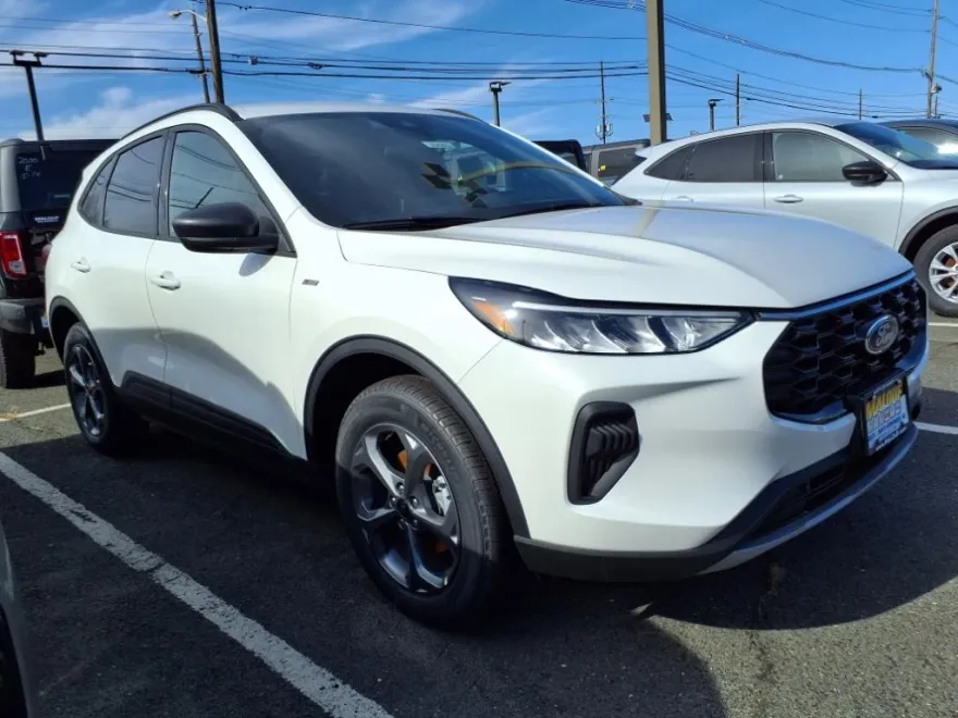 2025 Ford Escape ST-Line photo 1