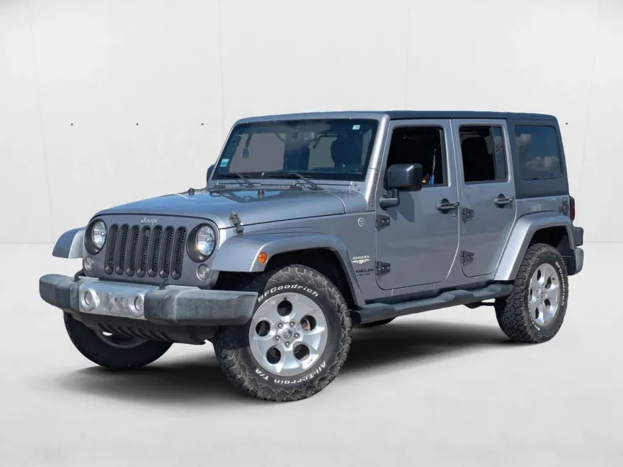 2015 Jeep Wrangler Unlimited Sahara photo 1