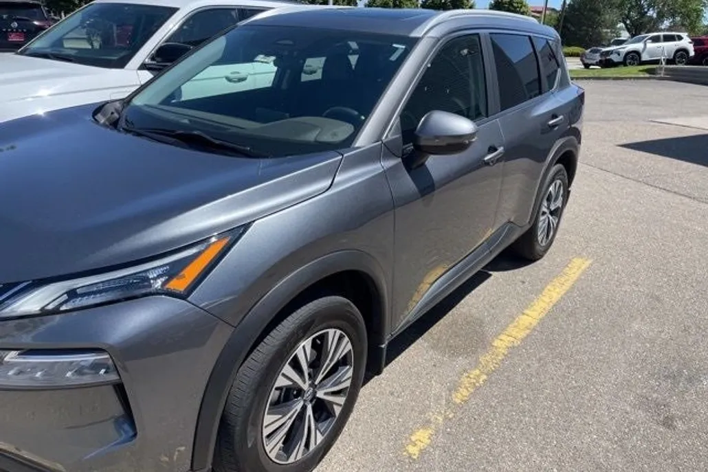 2022 Nissan Rogue SV photo 1