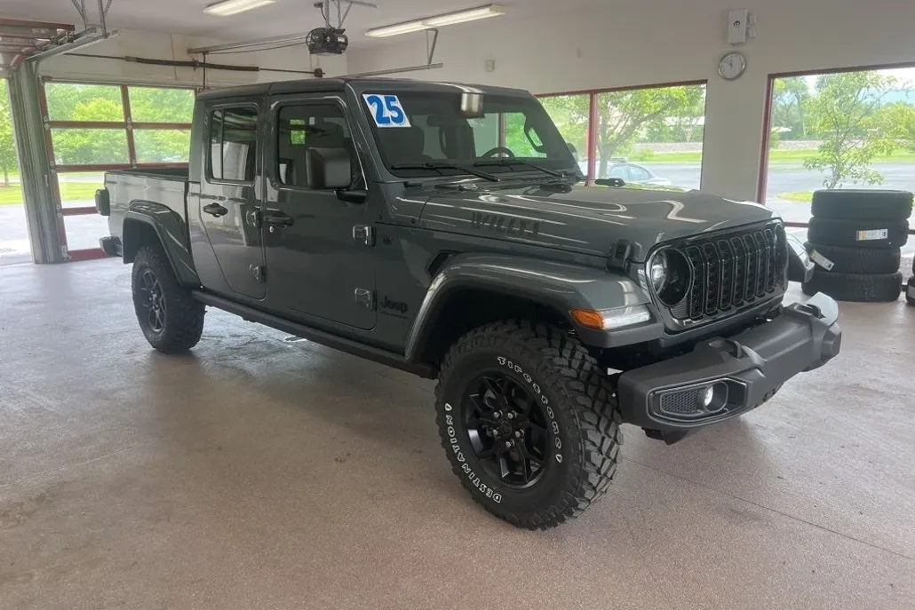2025 Jeep Gladiator Willys photo 1
