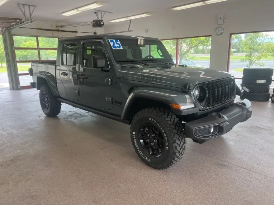 2025 Jeep Gladiator Willys photo 1