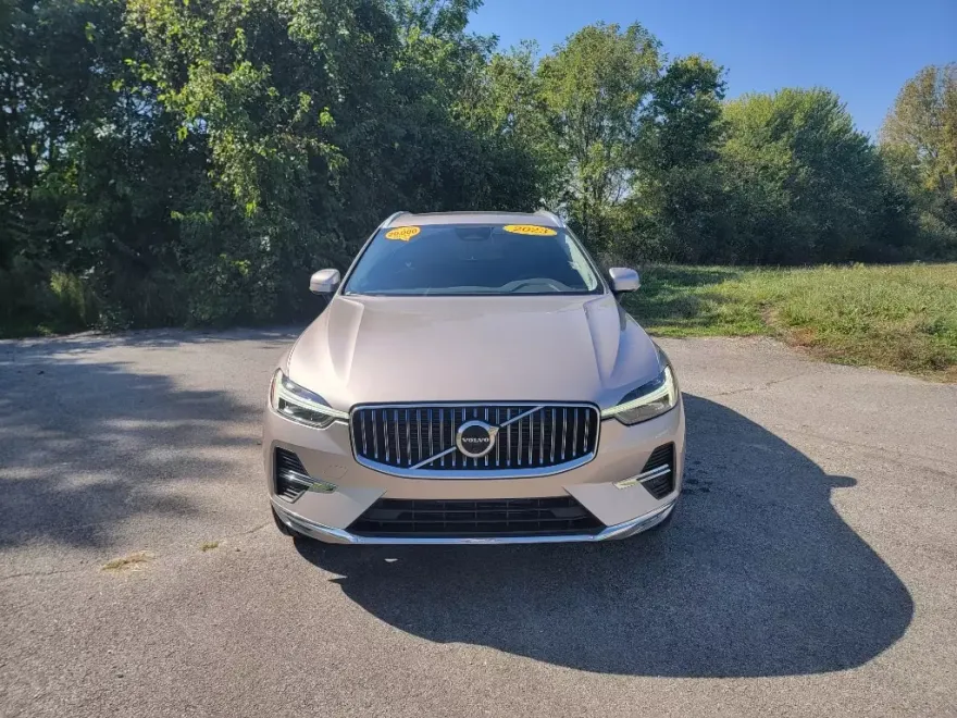 2023 Volvo XC60 B5 Plus photo 1
