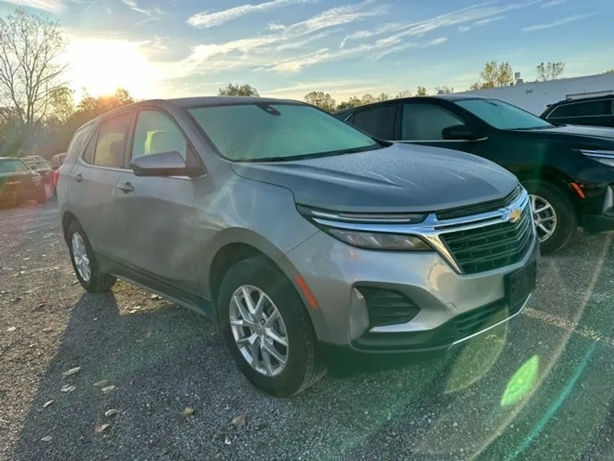 2024 Chevrolet Equinox LT photo 1