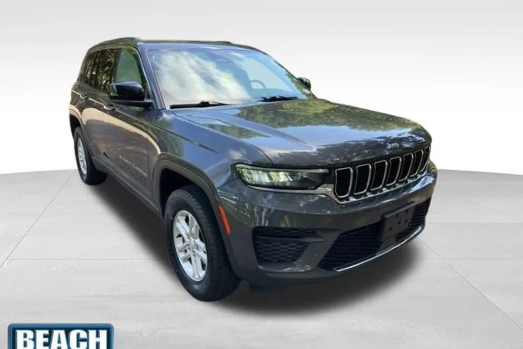 2023 Jeep Grand Cherokee Laredo photo 1