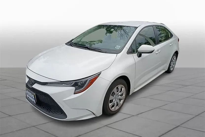 2022 Toyota Corolla LE photo 1