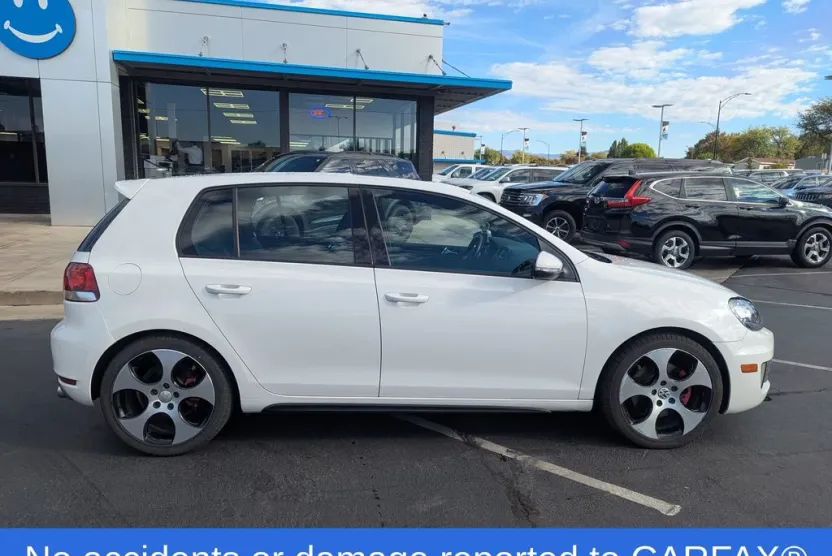 2011 Volkswagen Golf GTI Base photo 1