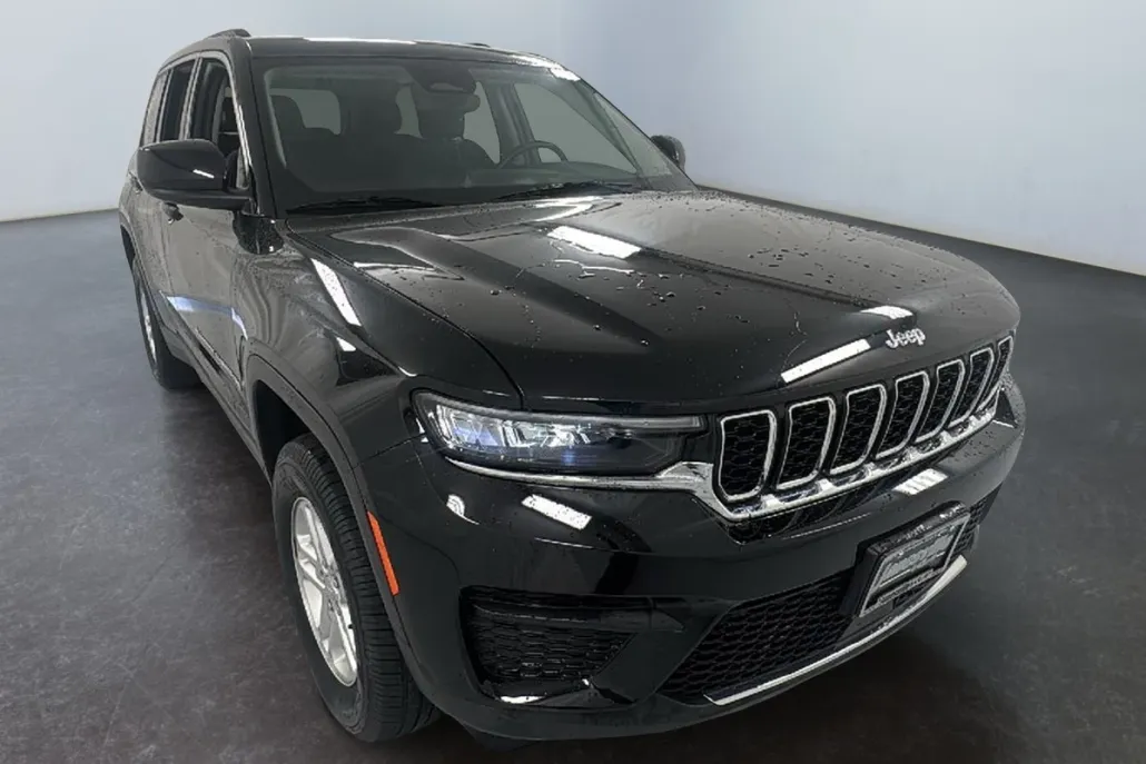 2022 Jeep Grand Cherokee Laredo photo 1