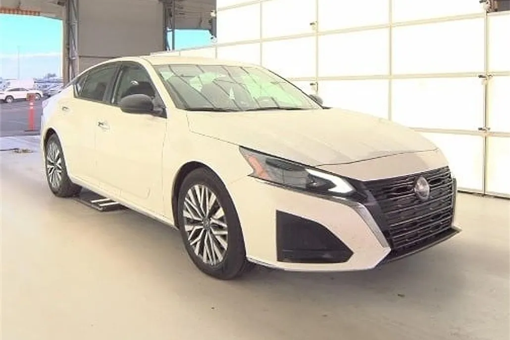 2024 Nissan Altima 2.5 SV photo 1