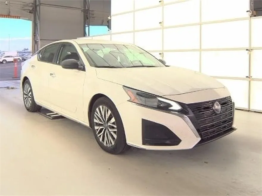 2024 Nissan Altima 2.5 SV photo 1