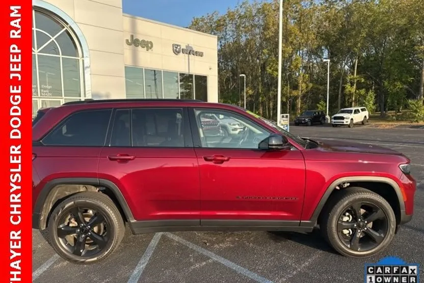2023 Jeep Grand Cherokee Limited photo 1