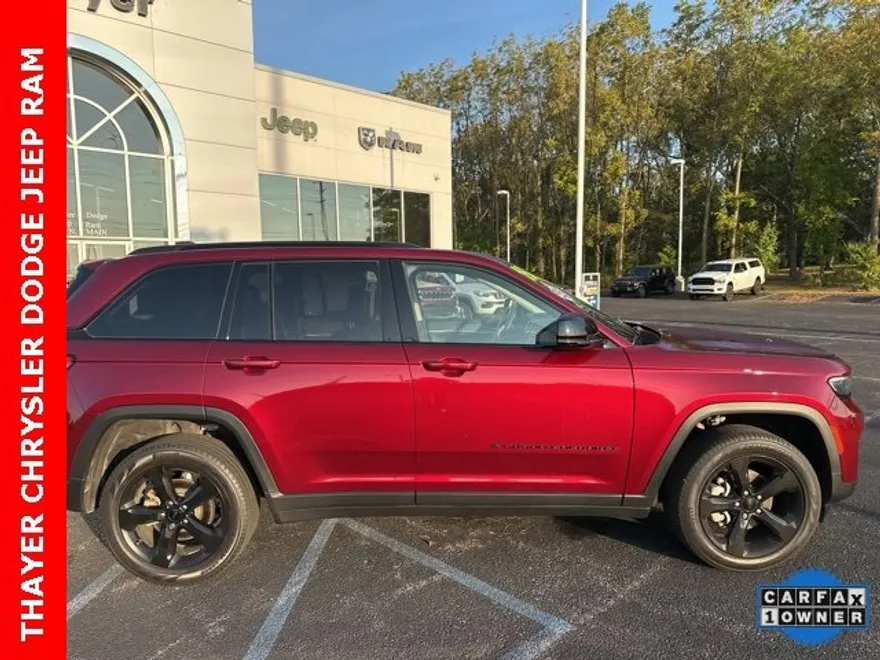 2023 Jeep Grand Cherokee Limited photo 1