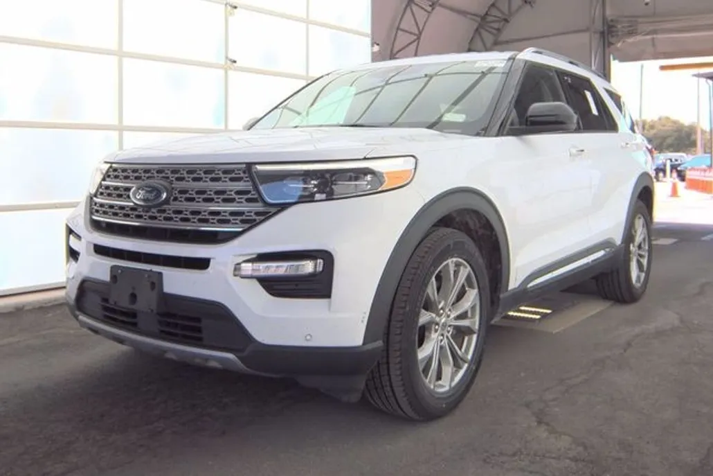 2023 Ford Explorer Limited photo 1
