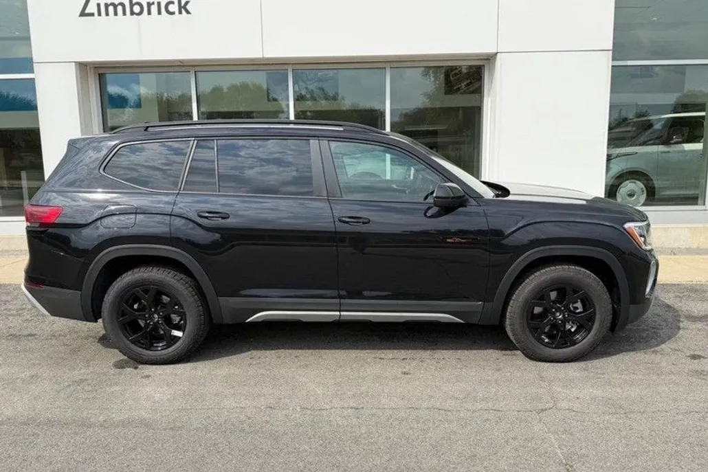 2025 Volkswagen Atlas Peak Edition SE photo 1