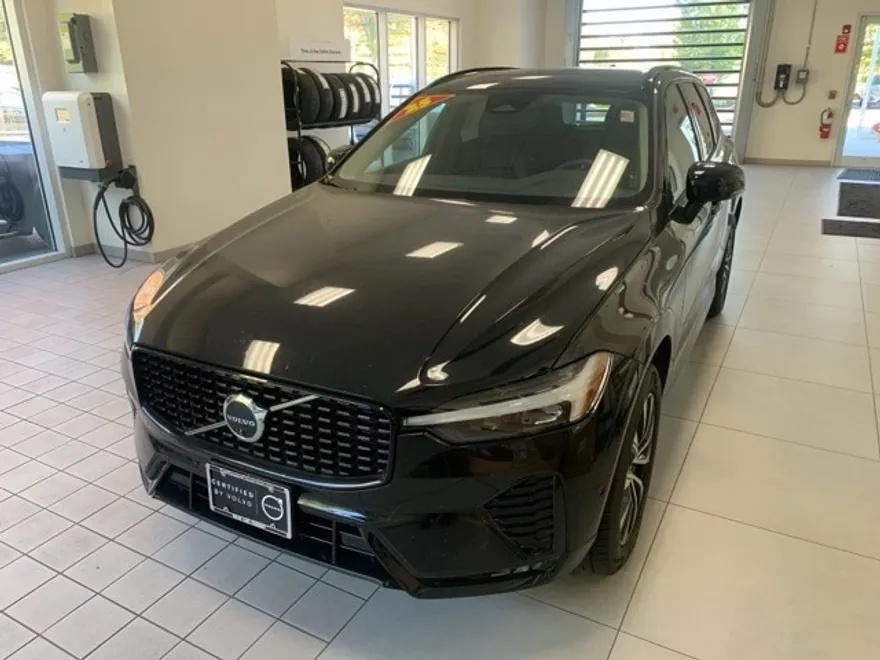 2025 Volvo XC60 B5 Plus photo 1
