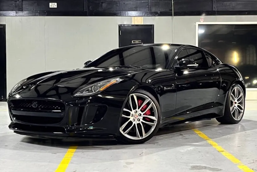 2015 Jaguar F-TYPE R photo 1