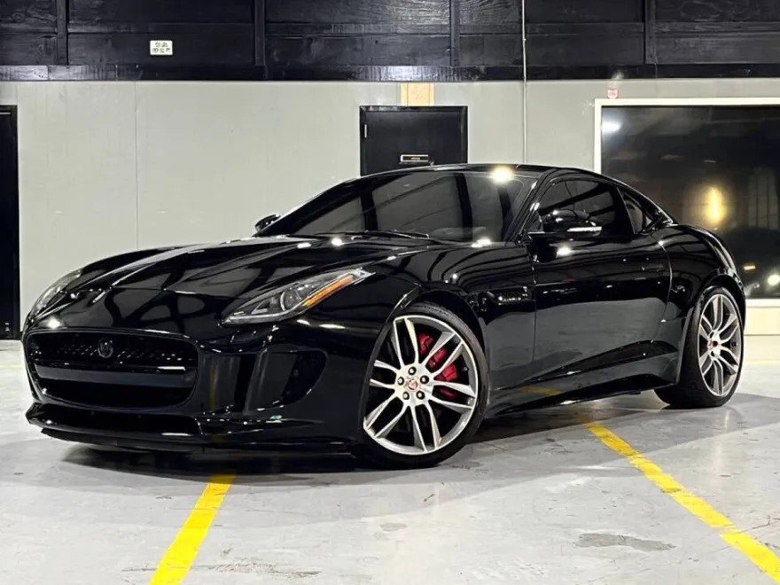2015 Jaguar F-TYPE R photo 1