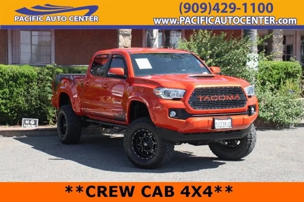2017 Toyota Tacoma TRD Sport photo 1