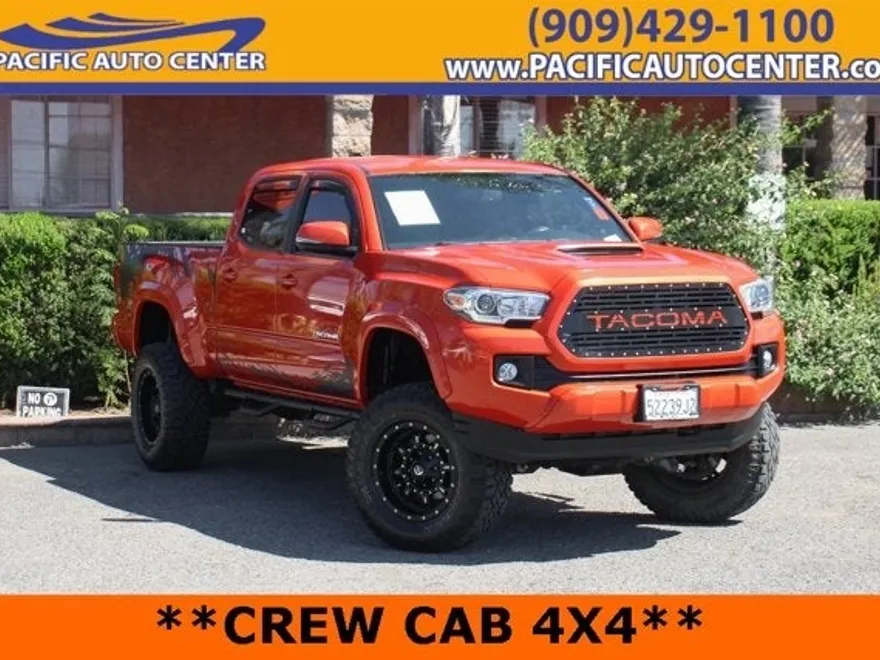 2017 Toyota Tacoma TRD Sport photo 1