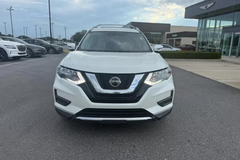 2020 Nissan Rogue SV photo 1
