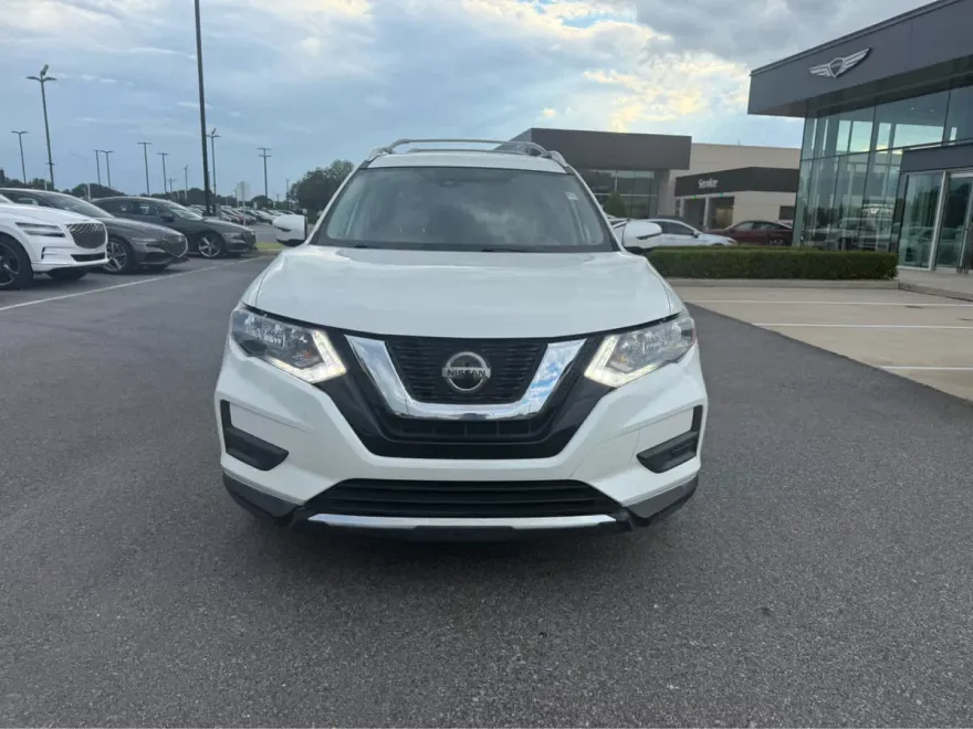 2020 Nissan Rogue SV photo 1