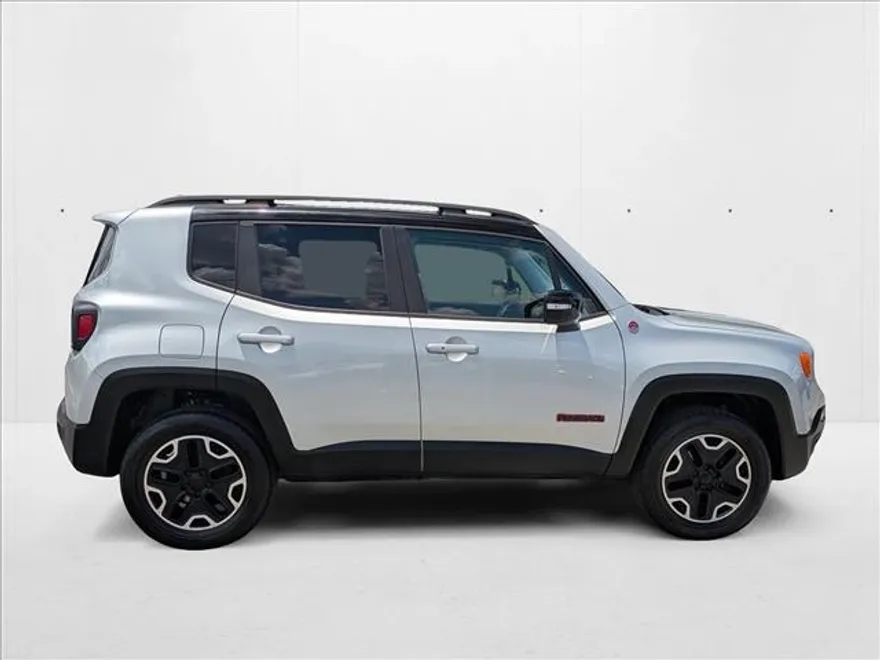 2016 Jeep Renegade Trailhawk photo 1