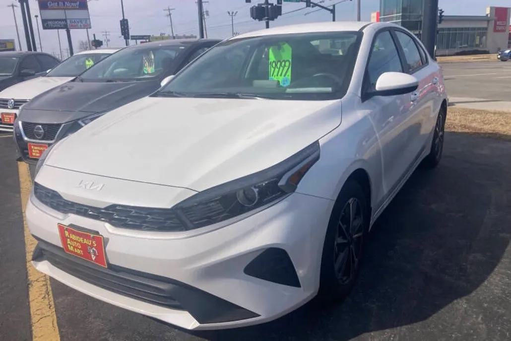 2024 Kia Forte LXS photo 1
