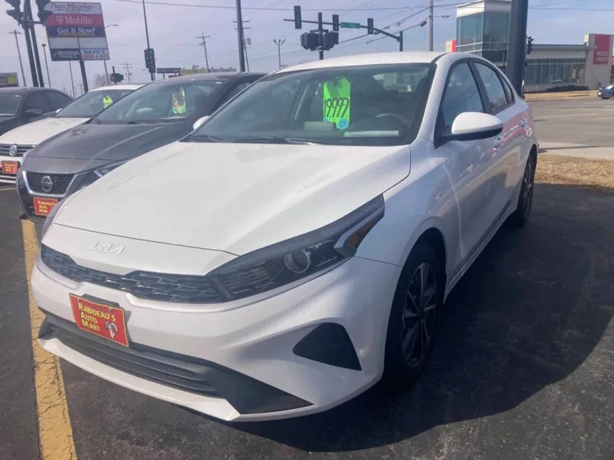 2024 Kia Forte LXS photo 1