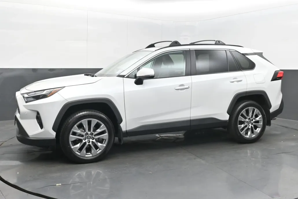 2023 Toyota RAV4 XLE Premium photo 1